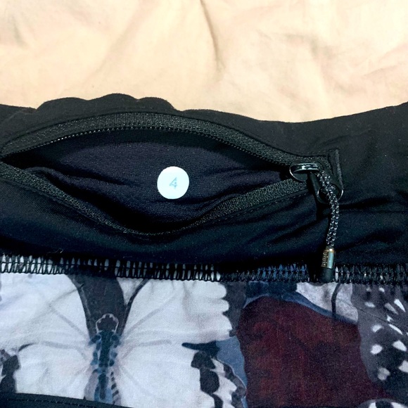 Lululemon speed shorts butterfly size 4 with 2.5” inseam - Picture 7 of 8